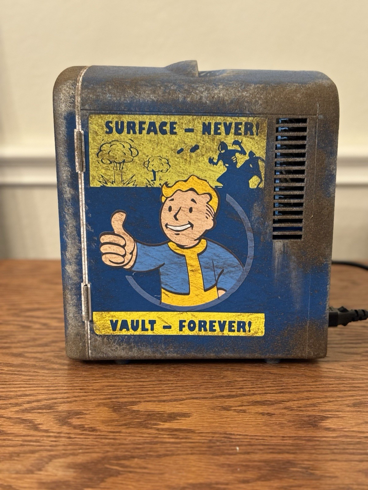 Fallout Vault-Tec Mini Fridge: Classic Edition