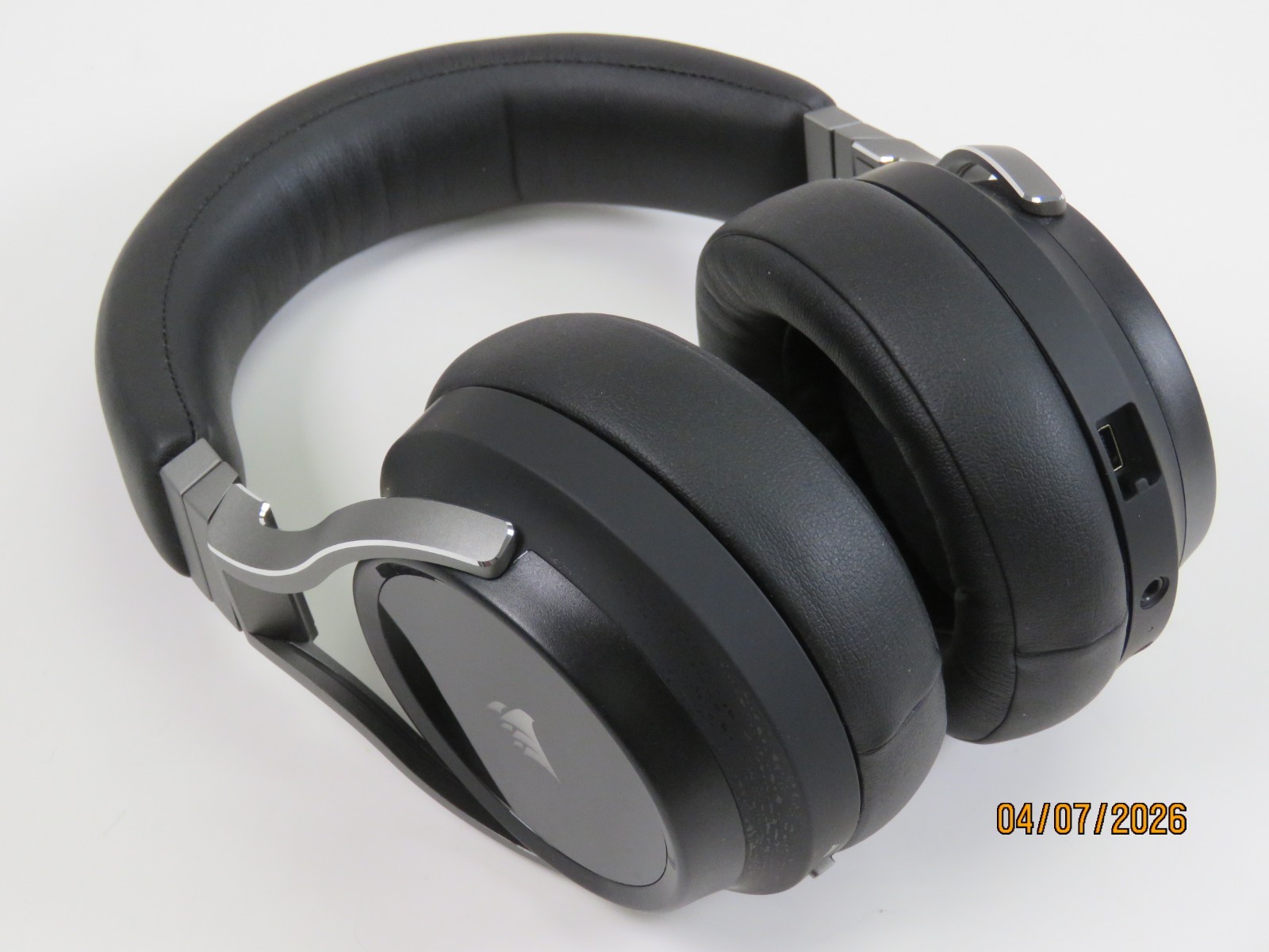 Corsair CA-9011185-NA Virtuoso RGB Carbon Headband Headset for Gaming [AC43]