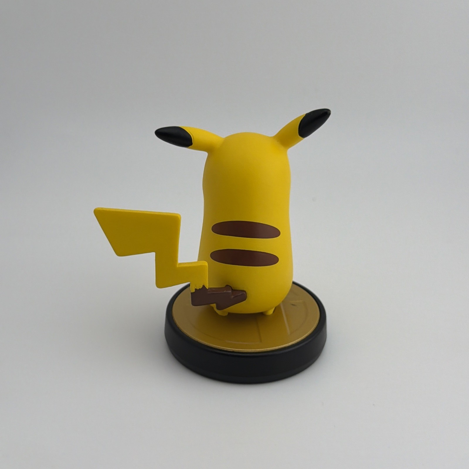 Nintendo Amiibo Pikachu Super Smash Bros NVL-001 Authentic NFC Figure