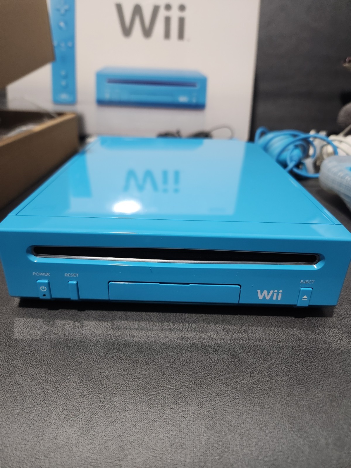 Nintendo Wii Limited Edition Blue Console In Original Box w/Wii Sports Disc