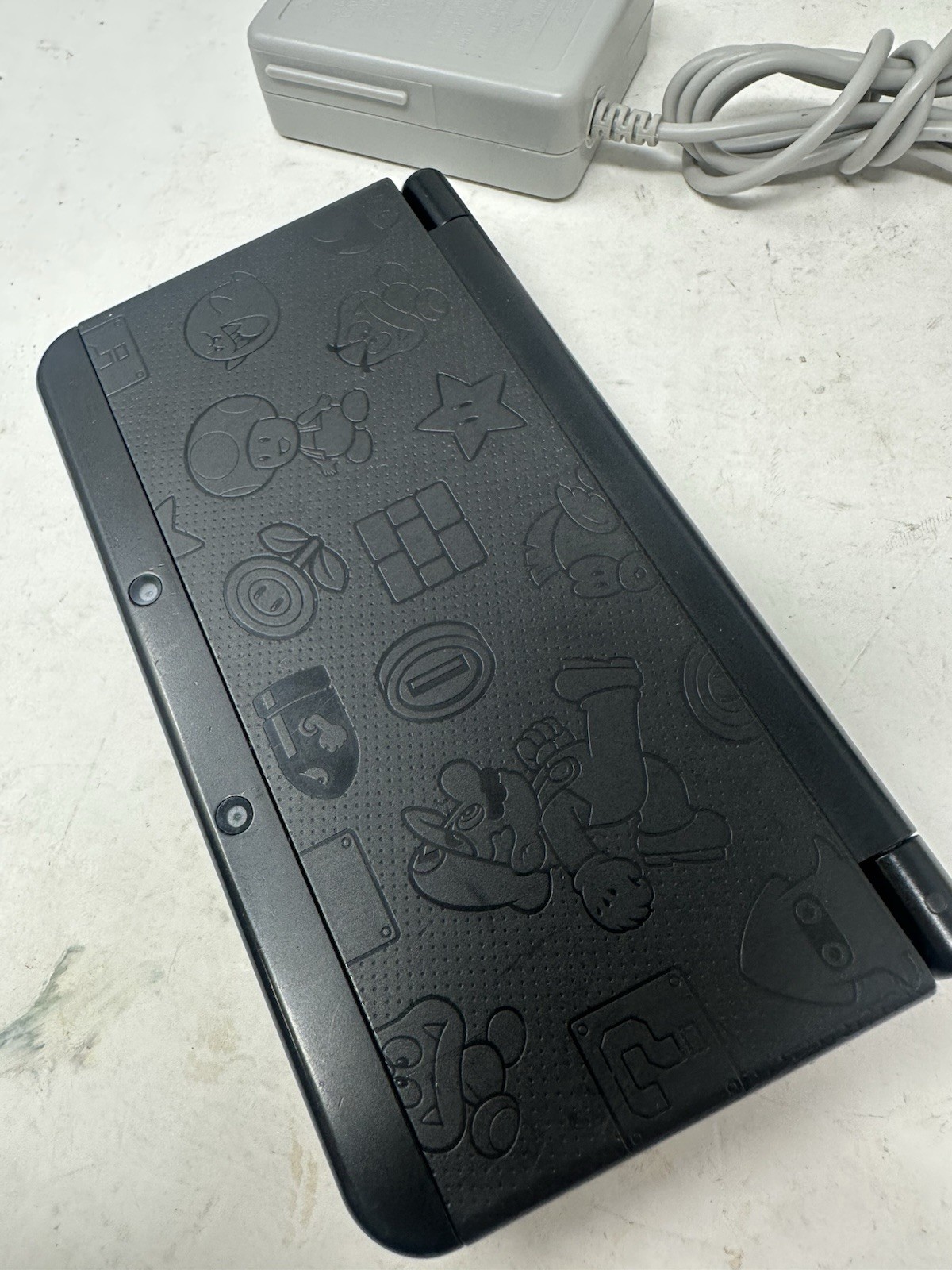 New Nintendo 3DS Mario Edition Black Friday Edition US Model W Charger