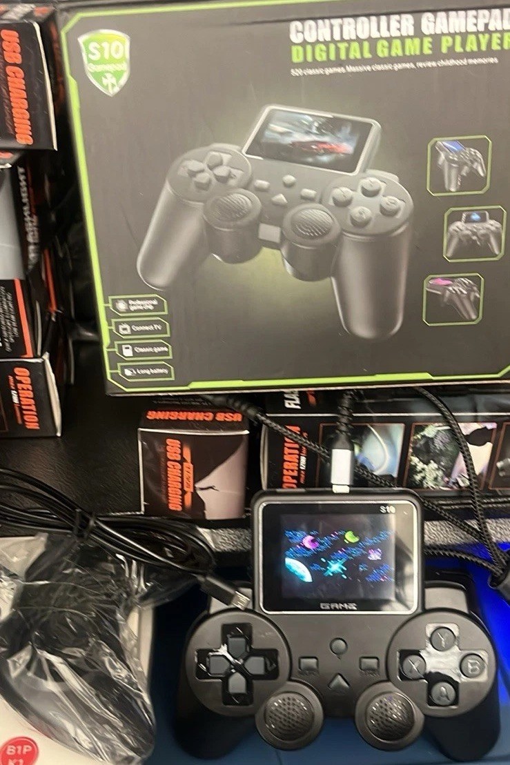 520 Classic Games Retro Console – Connect to TV – Rechargeable