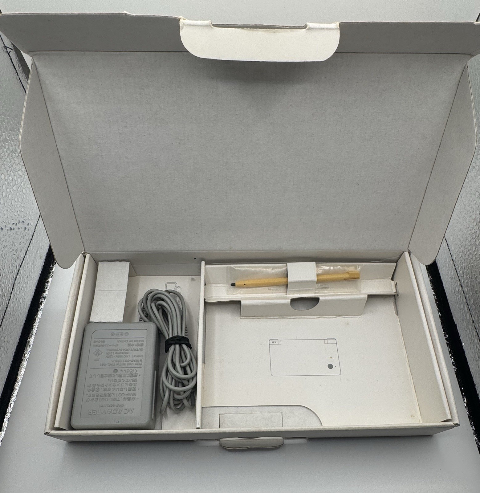 *US SELLER* Nintendo DSI White CIB w/ Box, AC Adapter/Charger, Manuals, Stylus