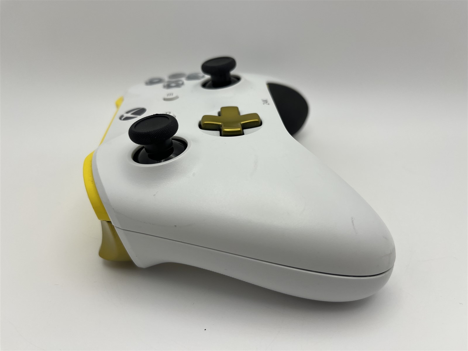 XBOX ONE Wireless Controller White Gold Yellow Accents Custom Model 1708