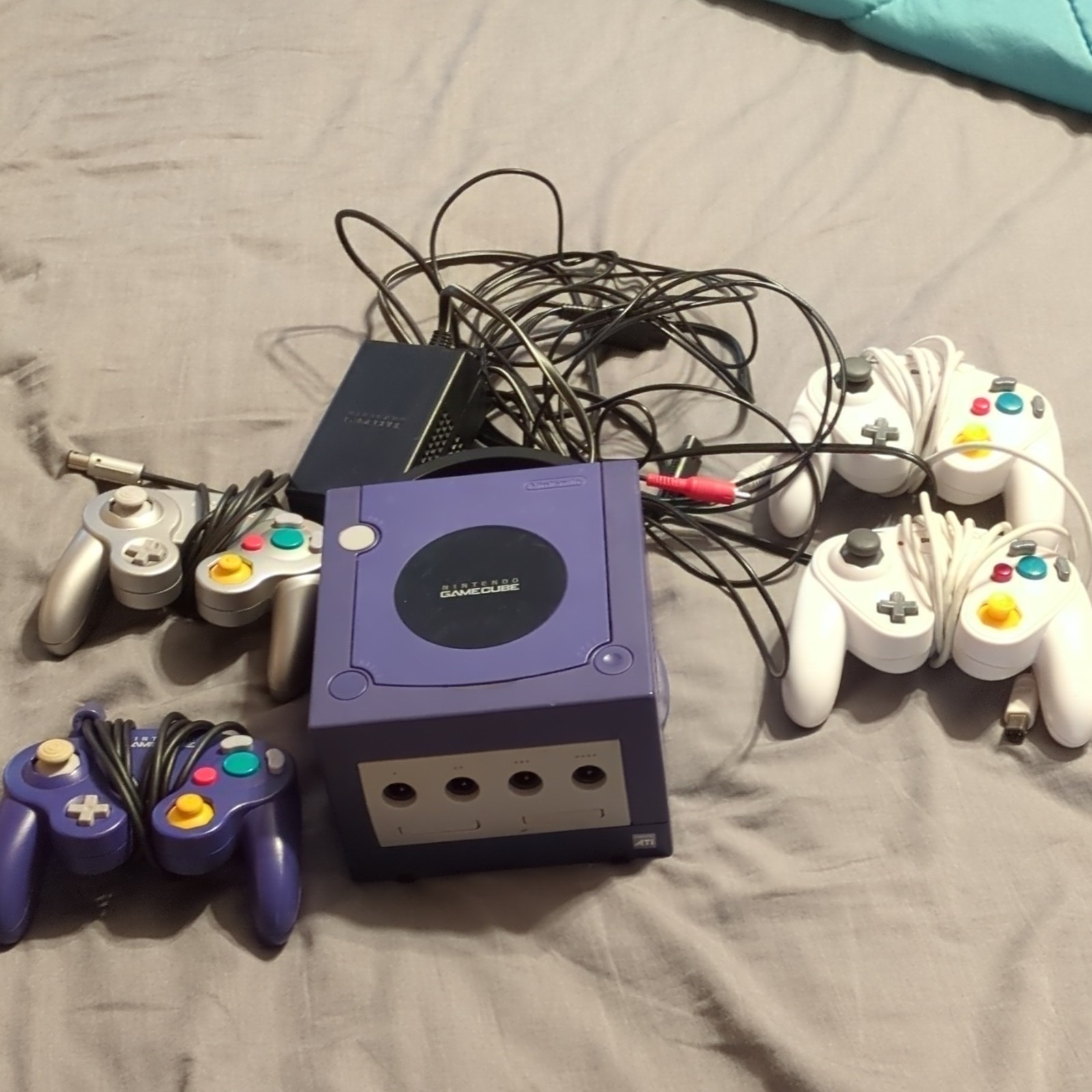 Nintendo GameCube Console with 4 Controllers(Purple, Silver,2White)and Cables