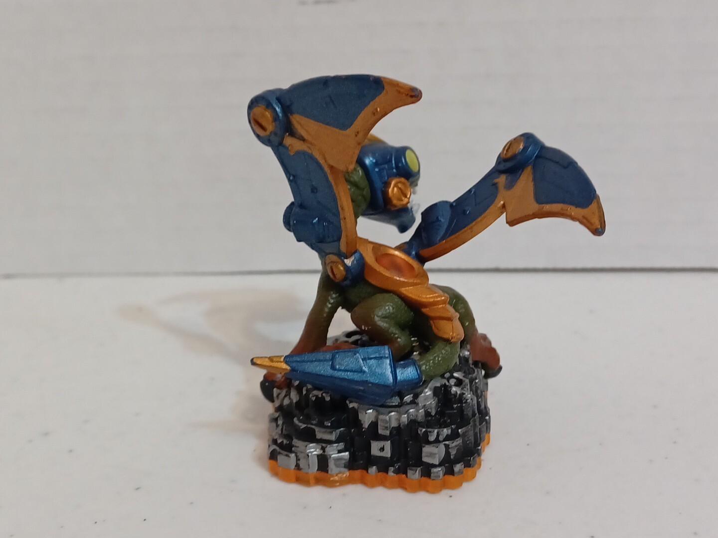 Skylander’s Giants Drobot LightCore Wing Dragon Playable Figure Toy Activision