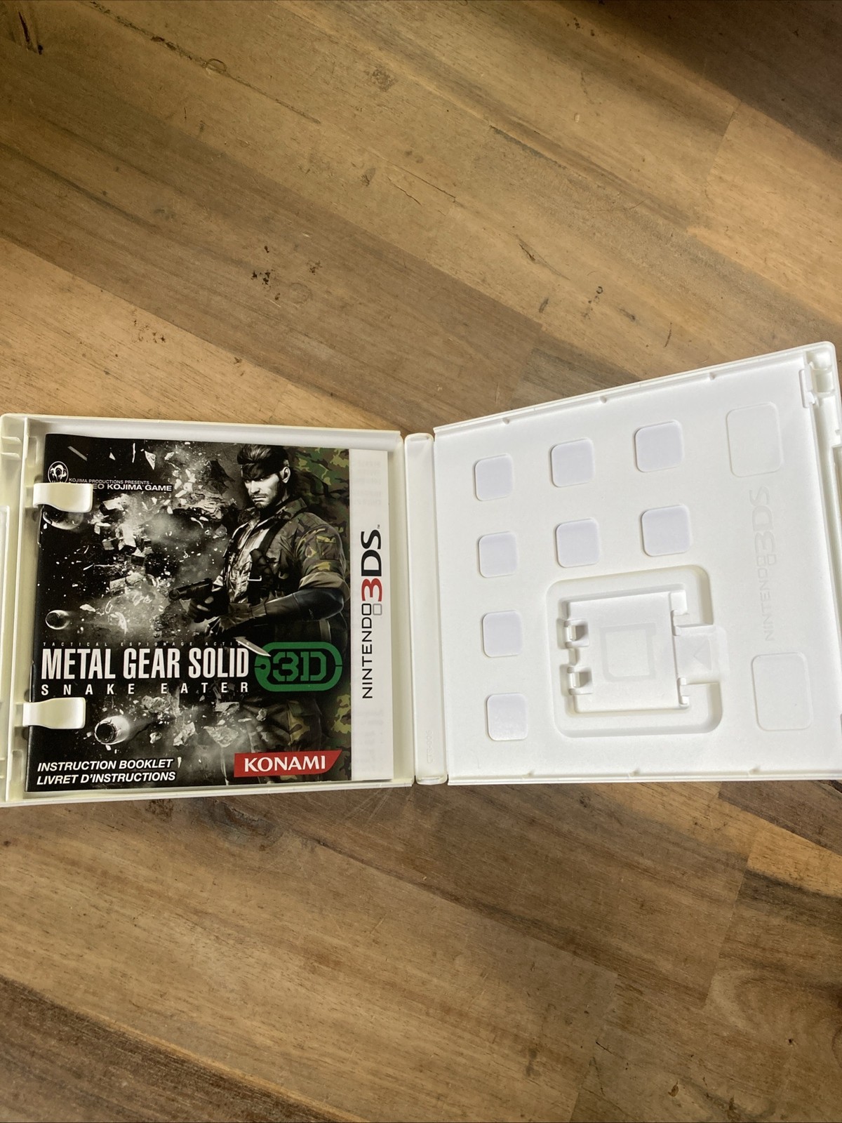 Metal Gear Solid 3D: Snake Eater (Nintendo 3DS, 2012) Case and Manual NO GAME