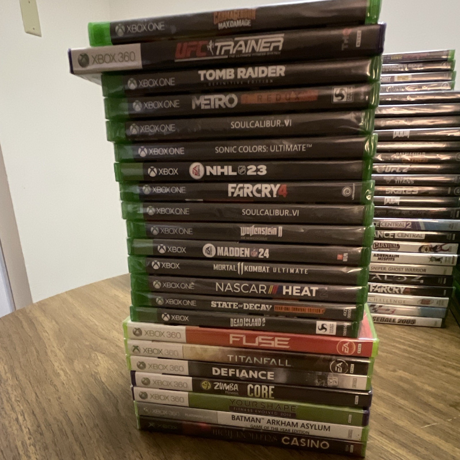 2 Microsoft Xbox One/Xbox 360 Mixed Game Lot w/ Cases – Tomb Raider, Batman