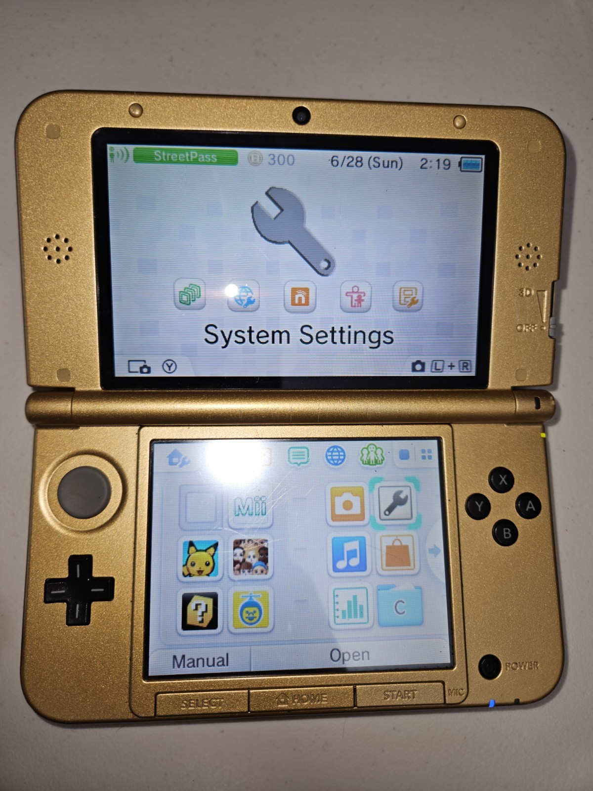 [READ] Nintendo 3DS XL Gold/Black System w/ Charger – Volume Slider NOT working