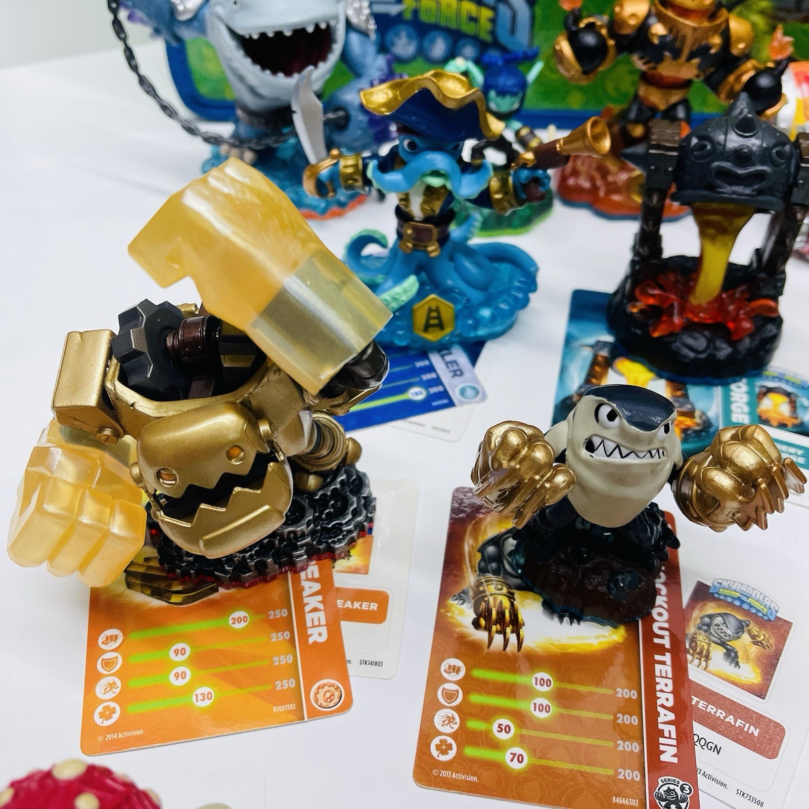 Skylanders Spyro Giants Swap Force LOT OF 40 Figures w/ Cards + Stickers + Case