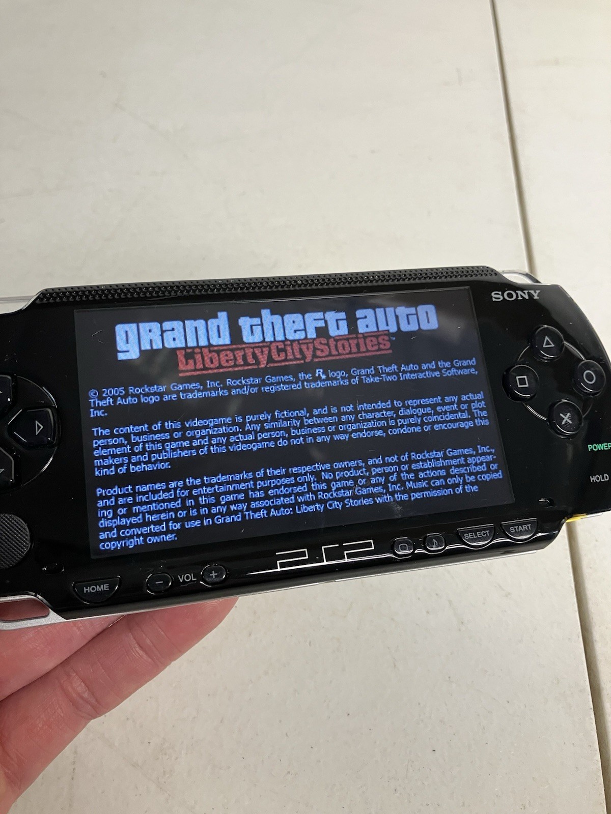 Sony PSP-1001 Black Handheld Console Bundle 1 Game GTA LIBERTY & PSP-100 Charger