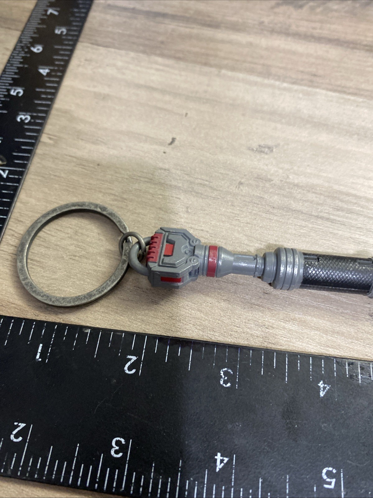 GEARS OF WAR 4 COLLECTOR’S EDITION Keychain & GODS OF WAR PIXEL PALS Lights Up