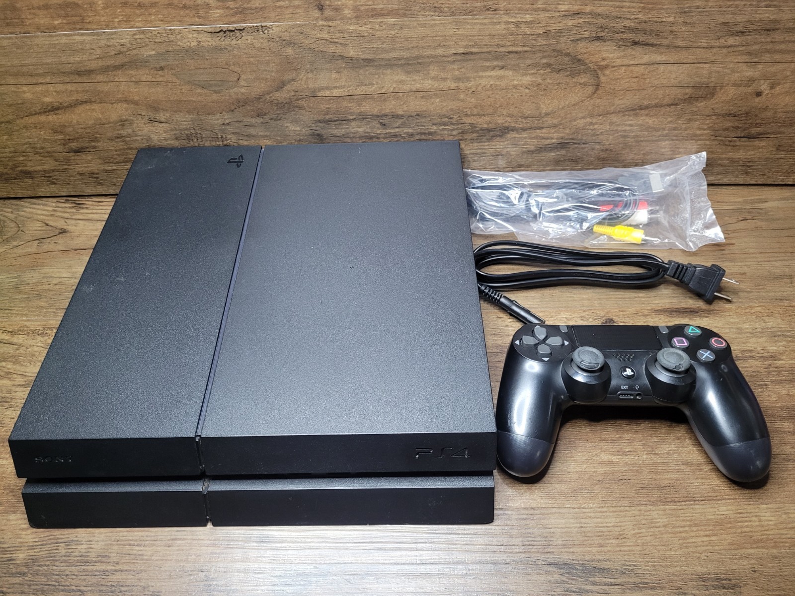 Sony PlayStation 4 500gb, 1 Controller, Tested Works