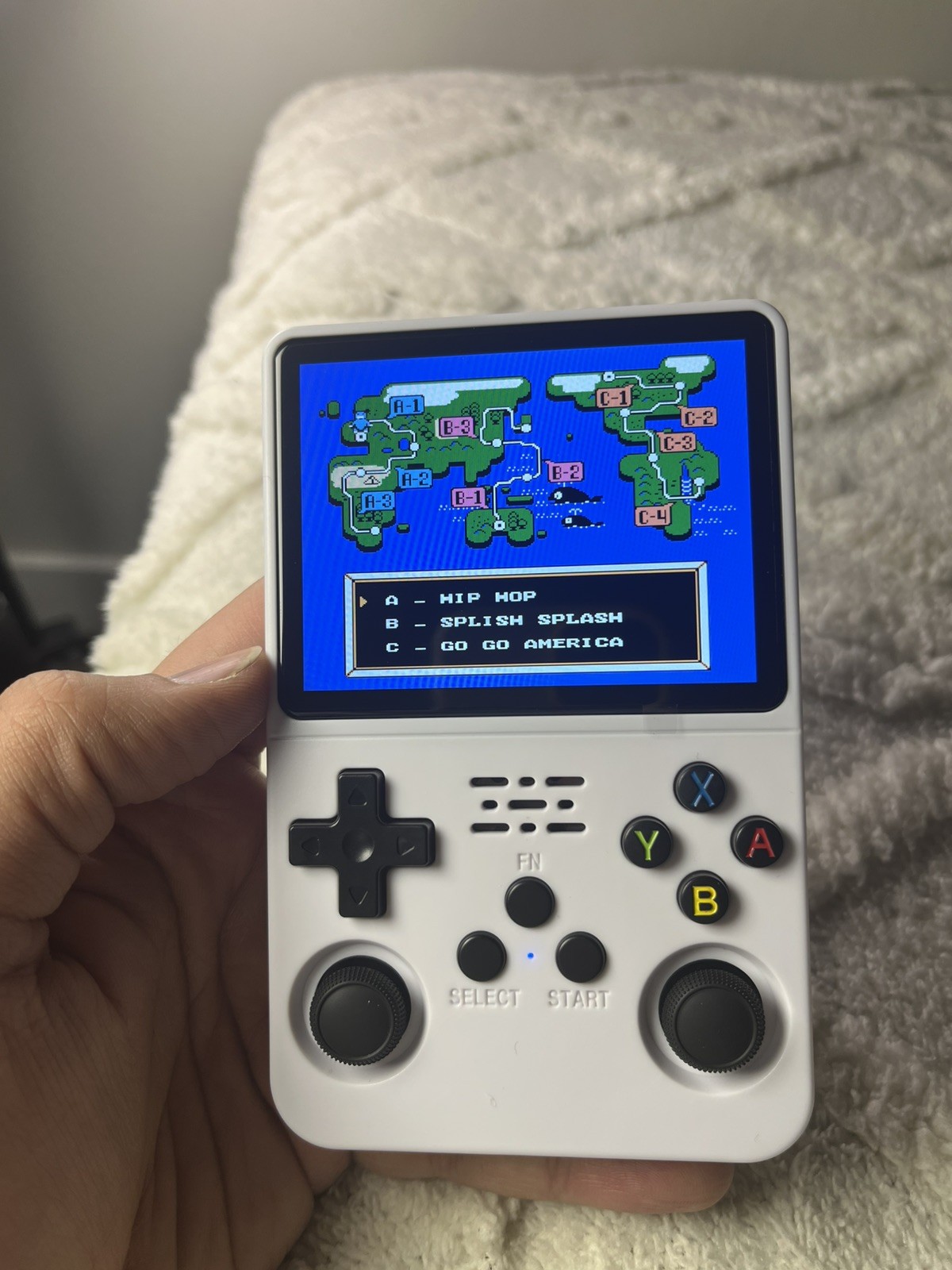 R36S Retro Handheld Game Console, 3.5″ Color Screen