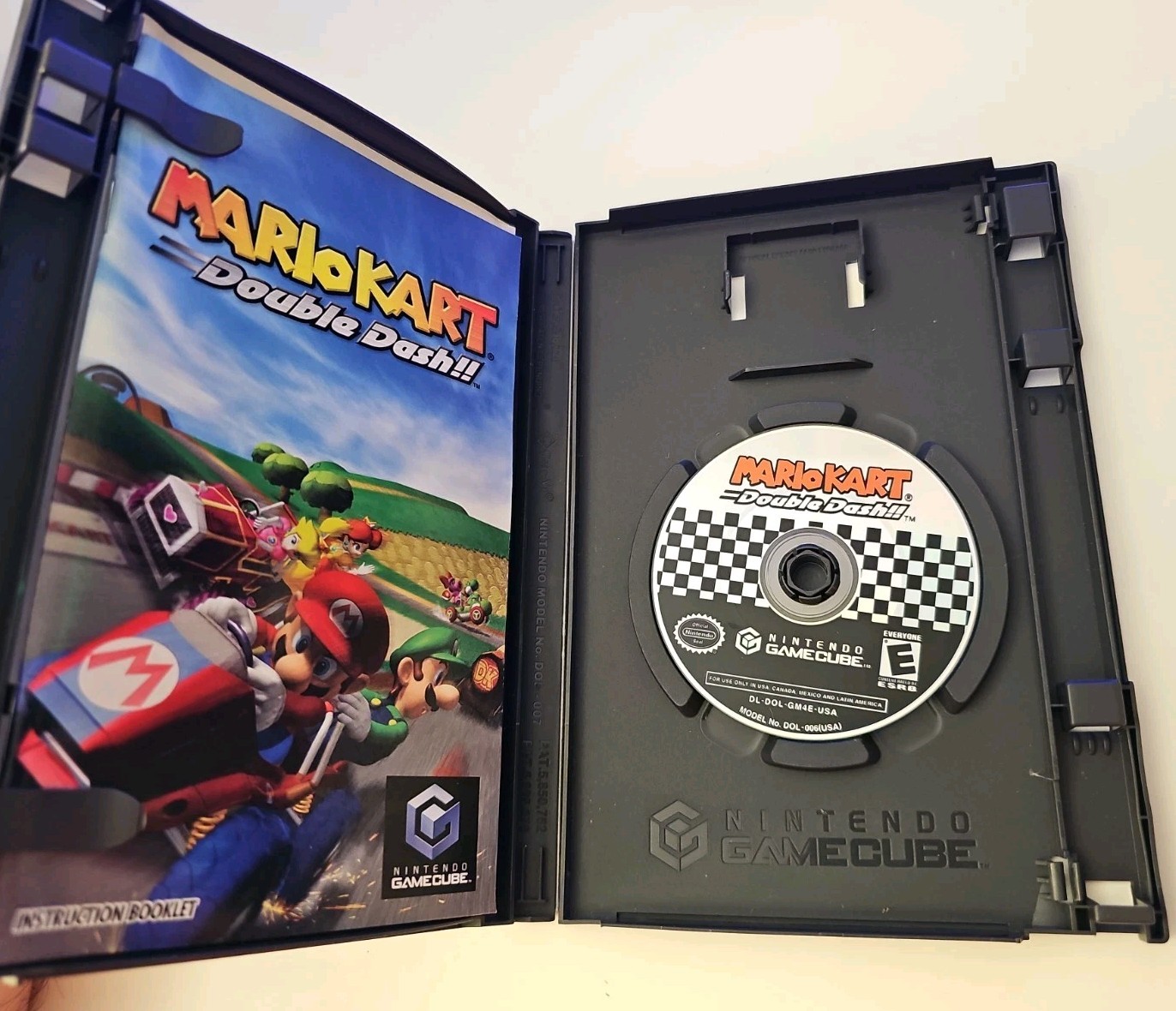 Nintendo GameCube Console Bundle (Silver) + MarioKartDD + GCBA