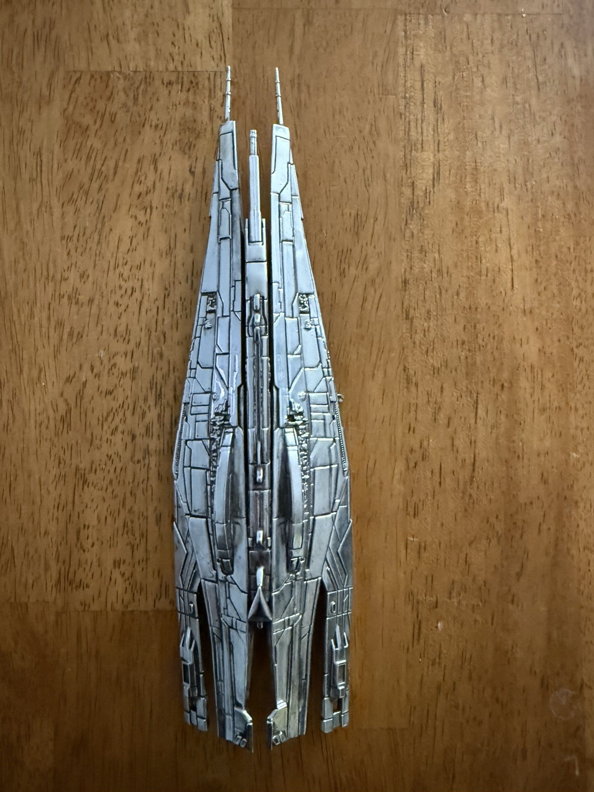 Mass Effect Alliance Cruiser Replica Model Dark Horse Silver Edition