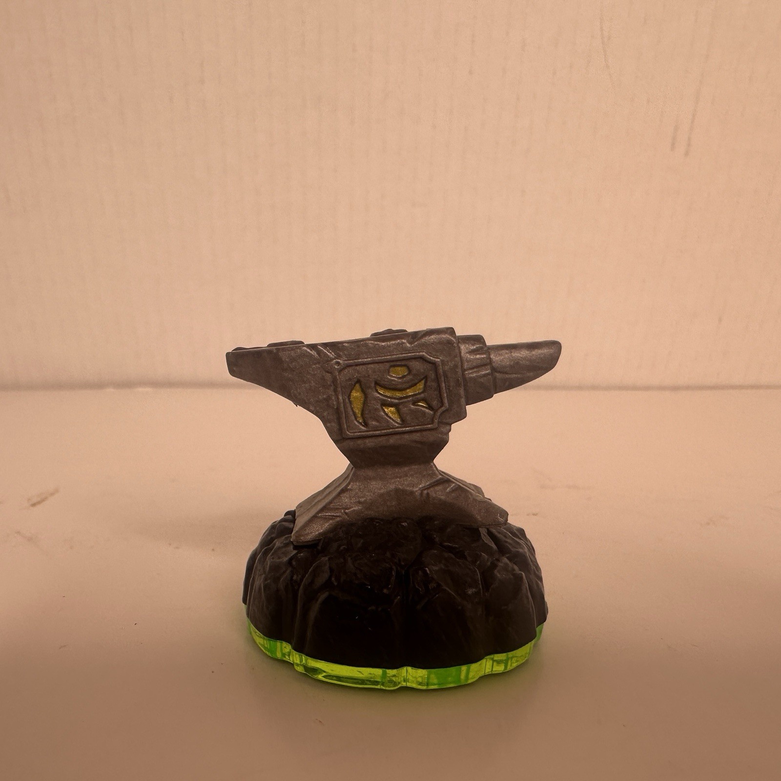 SKYLANDERS Spyro’s Adventure Power Up Item – Anvil Rain figure only