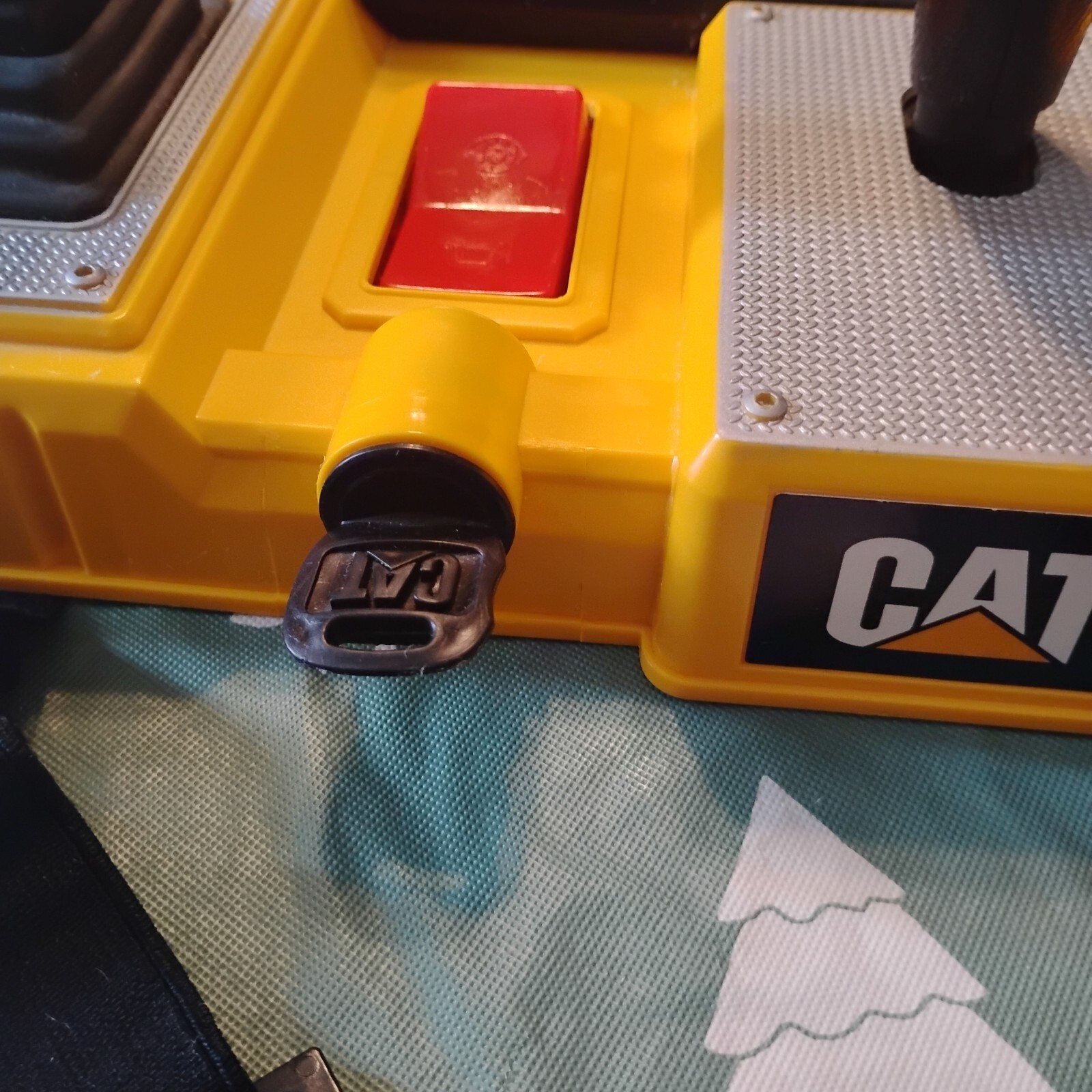 Matchbox Caterpillar Construction Zone CD ROM & CAT Controller Vintage 1999
