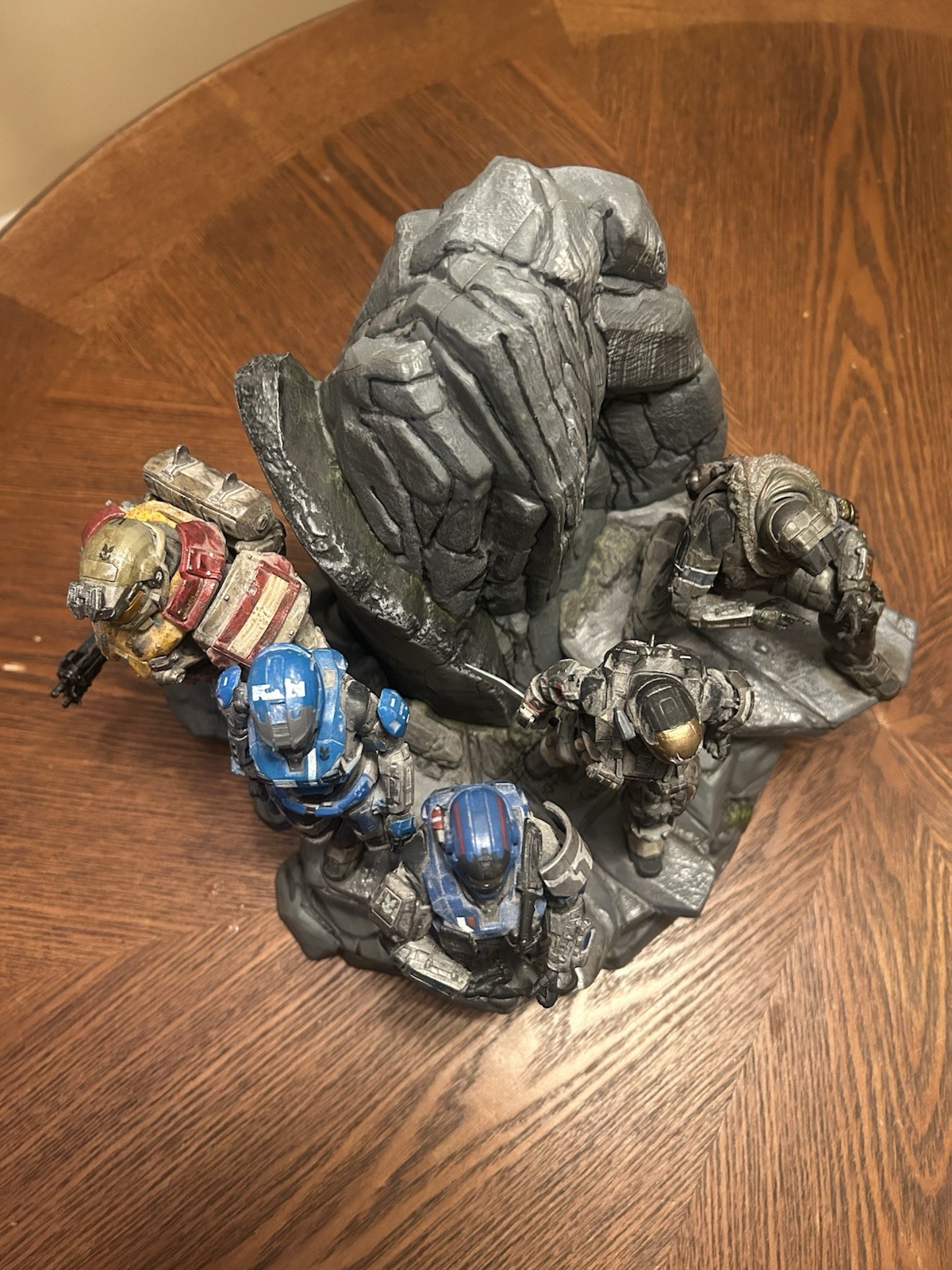 Halo Reach Legendary Edition Statue Noble (MISSING SOME WEAPONS)