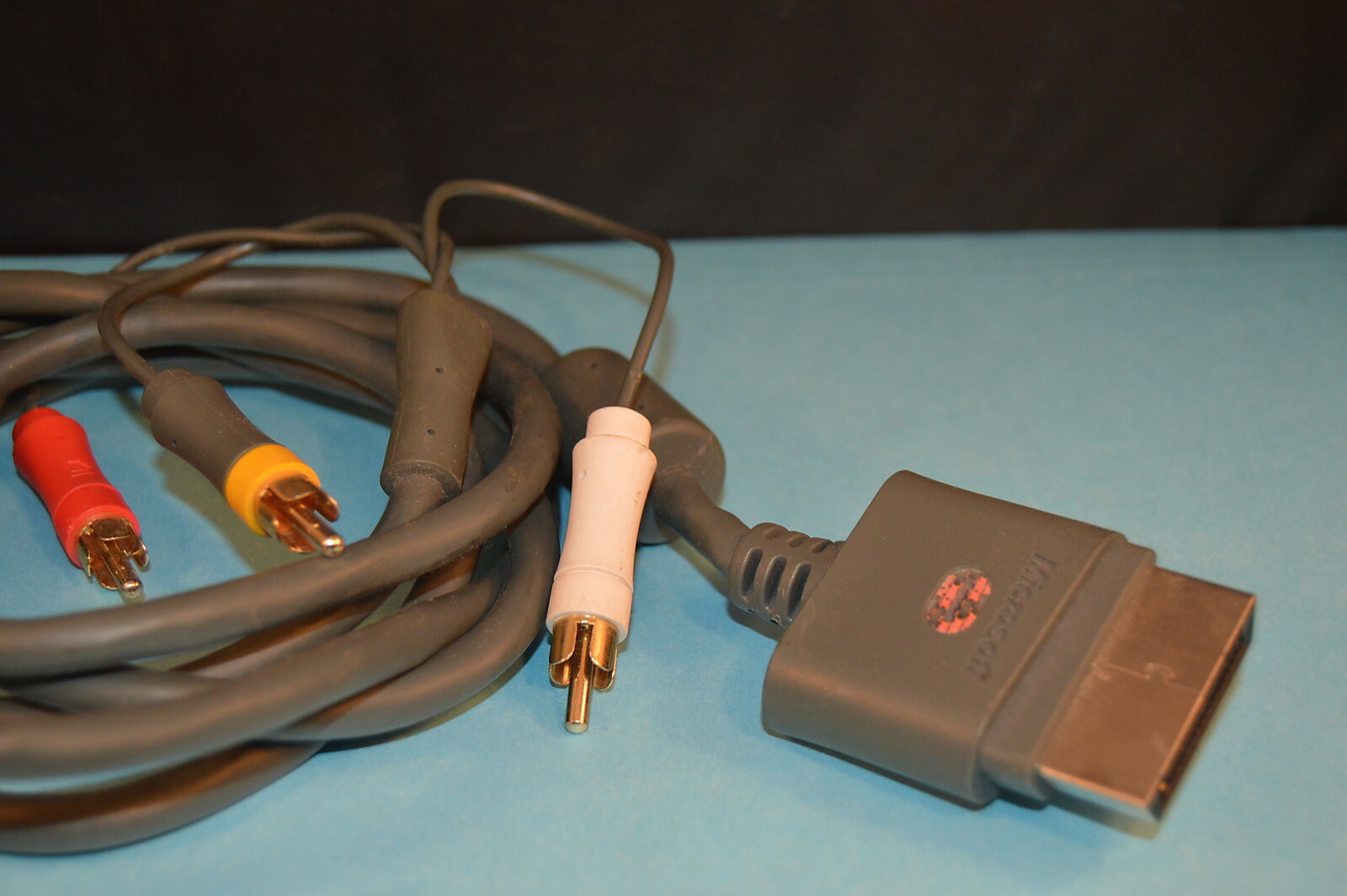 Microsoft X BOX 1 A/V CABLE OEM video game accessory X80-1253-100 connector
