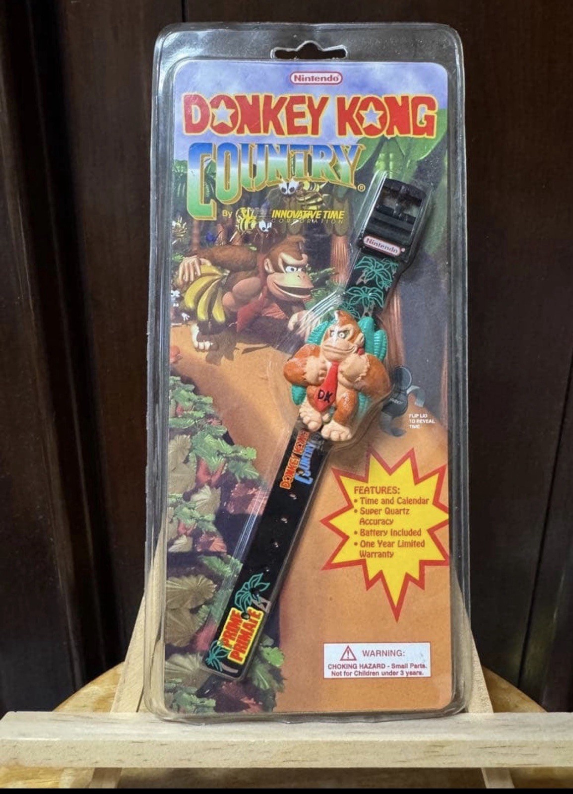 Official Nintendo Donkey Kong Country Watch 1995 with DK figure, brand new