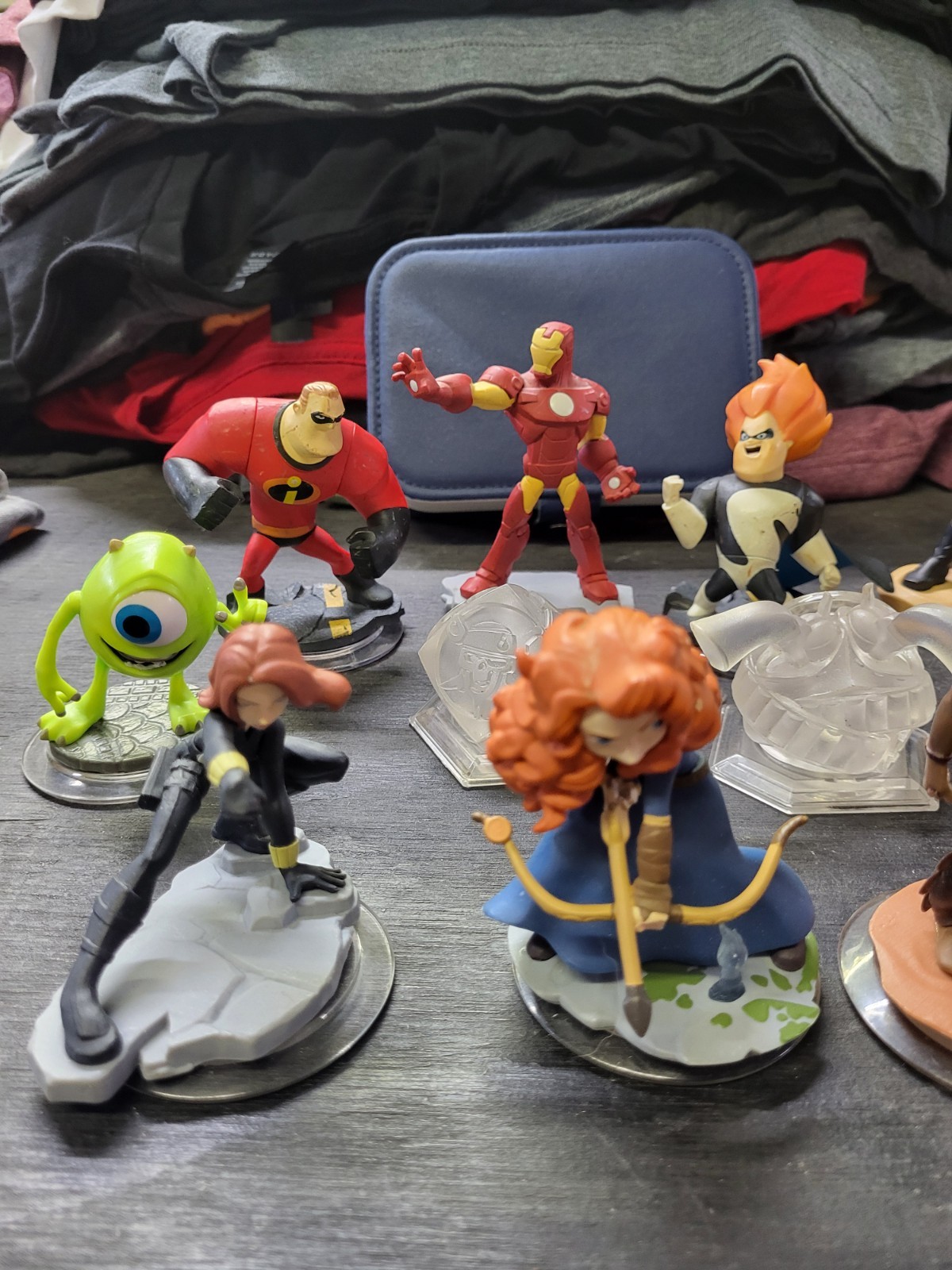 Disney Infinity Lot Of 12 Mixed Pieces – Star Wars – Marvel Ecc. – Cars Assorted