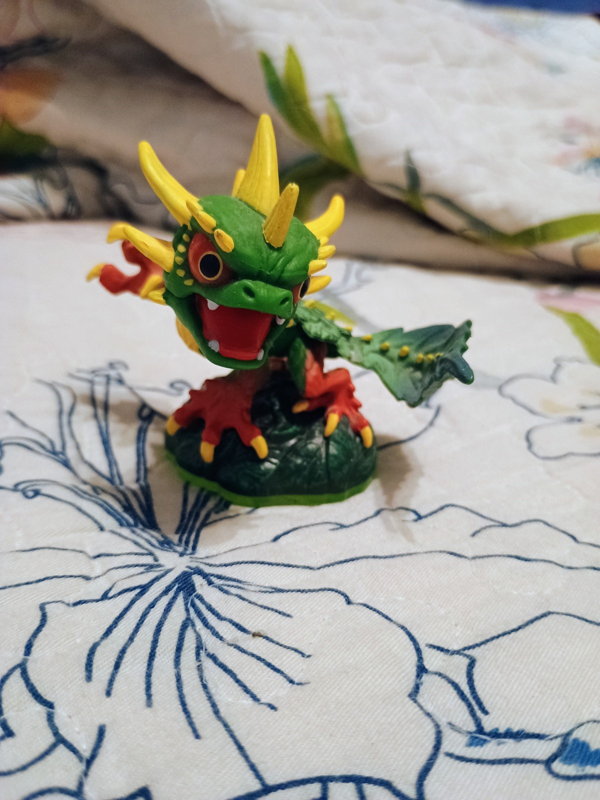 Skylanders Dragon Lot of 6 Figures:Drobot/Bash/Sunburn/Zap/Camo/Cynder
