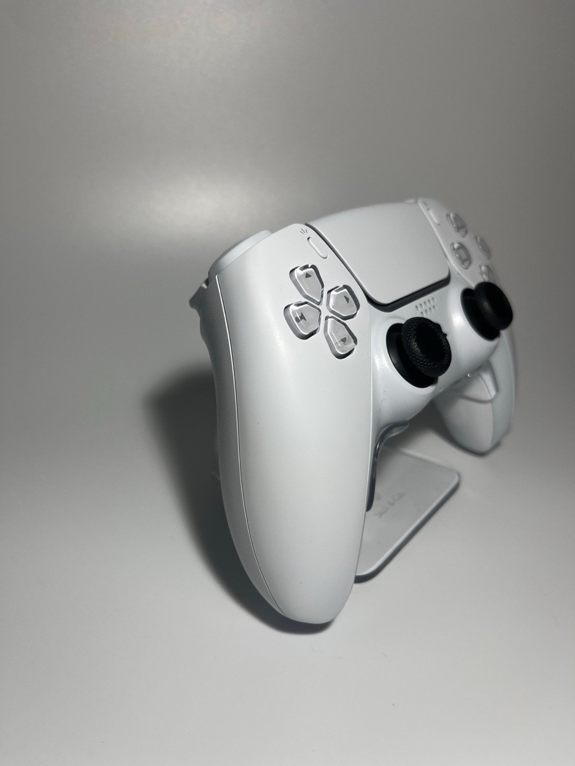 White PS5 Controller – UPGRADED TMR (Zero Drift)