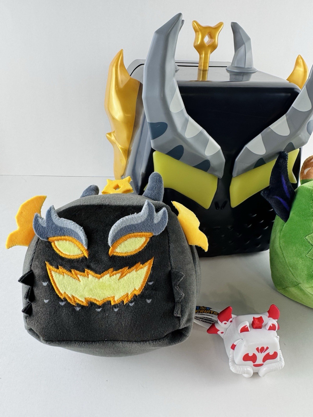 Blox Fruits Collector Bundle Dragon & Ember Plush & Kitsune & Storage Case