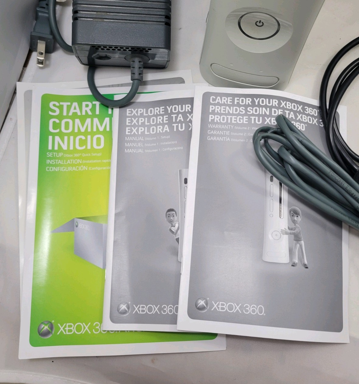 Xbox 360 Bundle White Fat System w/ 2 Controllers Power Supply & HDMI Cable Game