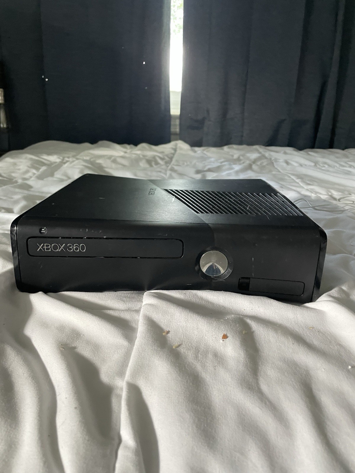 Microsoft Xbox 360 S Console – Black. DOES NOT COME WITH CABLES.