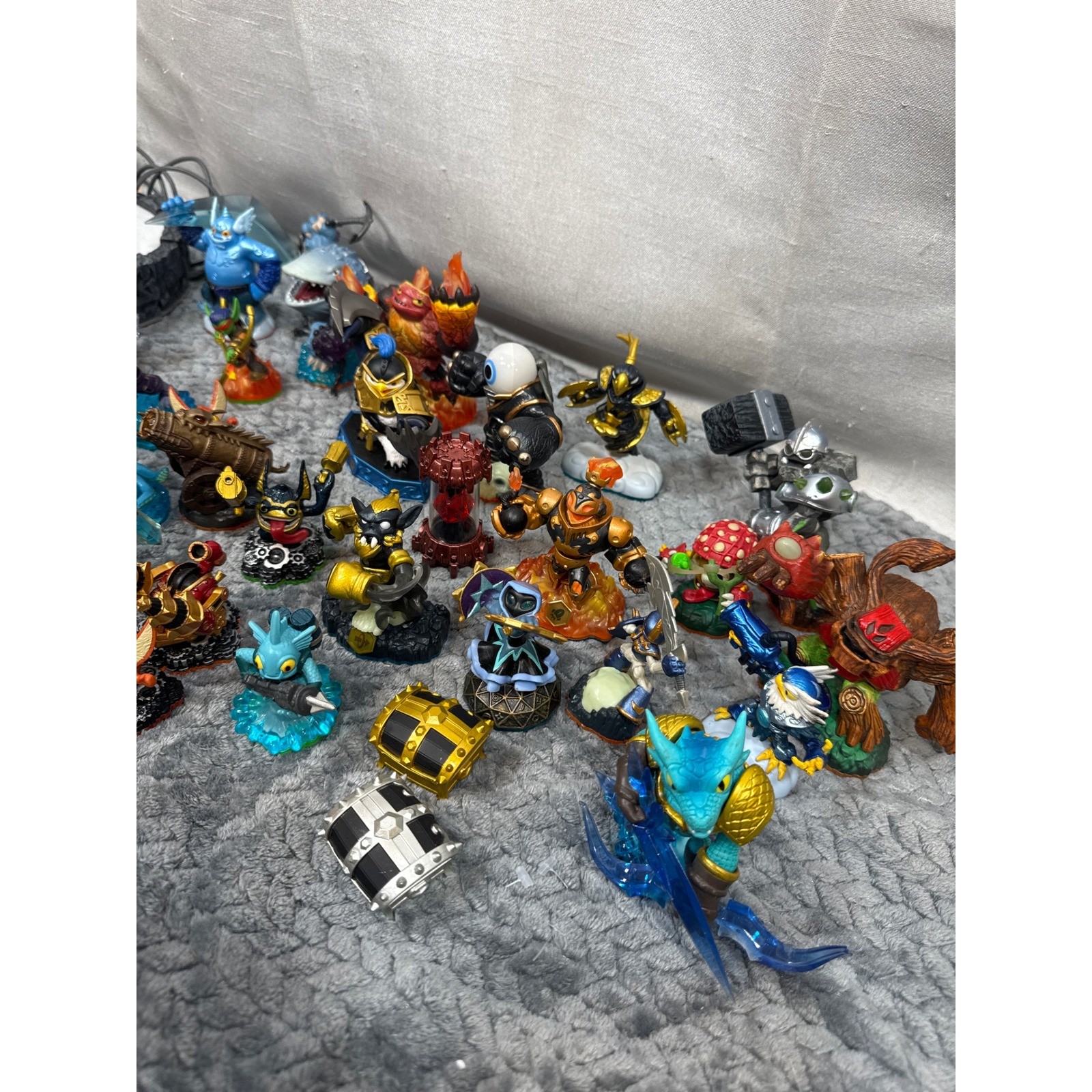 Skylanders Figure Lot 30+ Figures Portal Case Cards Starlink Razor Lemay NIB