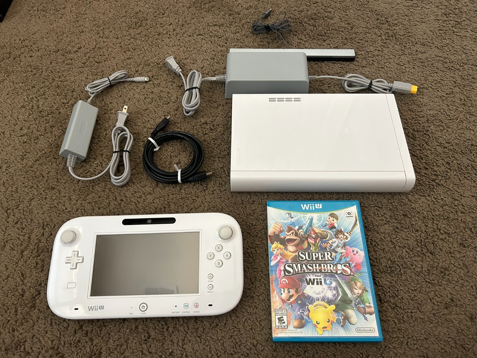 Nintendo Wii U 8GB Console + Super Smash Bros. bundle lot white system