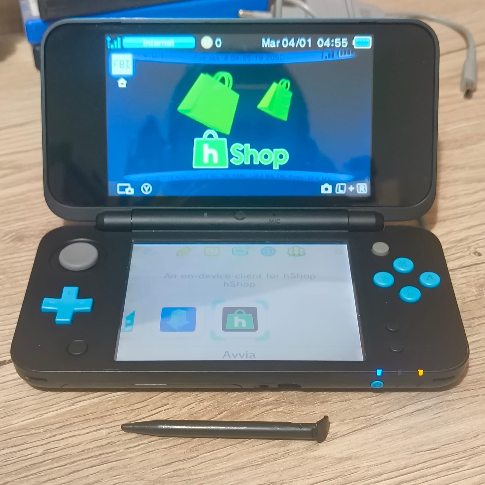 NEW NINTENDO 2DS XL BLUE / BLACK + 4GB + ACCESSORIES – UNLOCKED – TESTED
