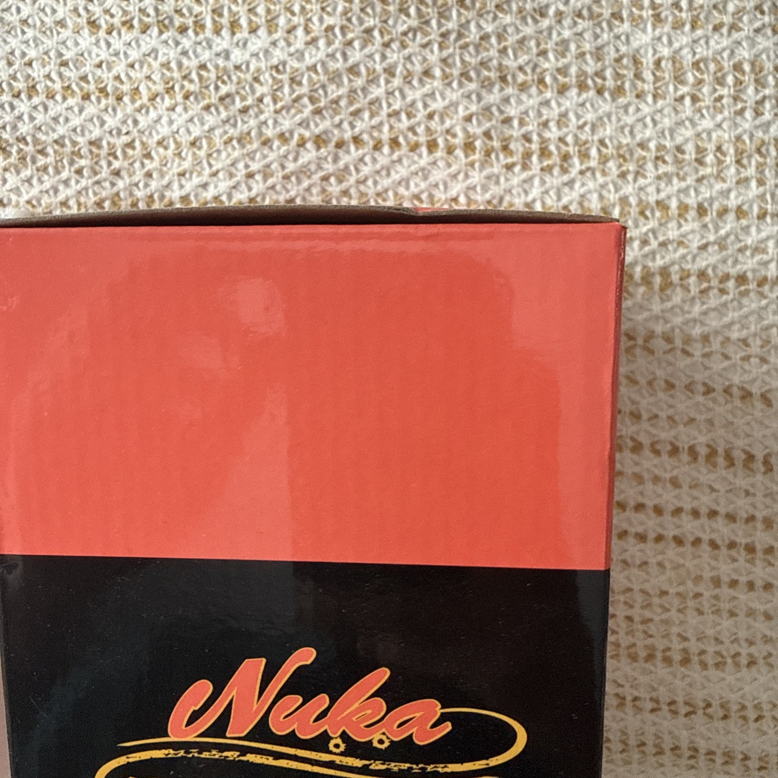 Fallout Authentic Nuka Cola Wild Collectibles Glass Bottle & 10 Caps !