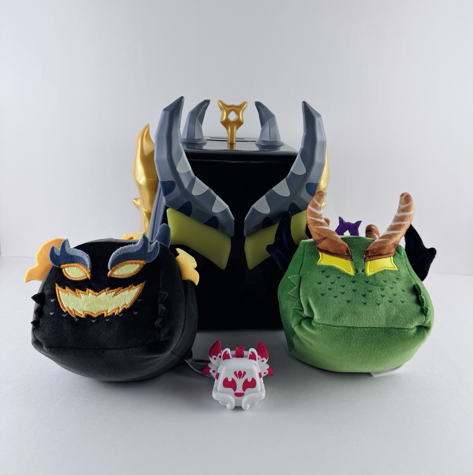 Blox Fruits Collector Bundle Dragon & Ember Plush & Kitsune & Storage Case