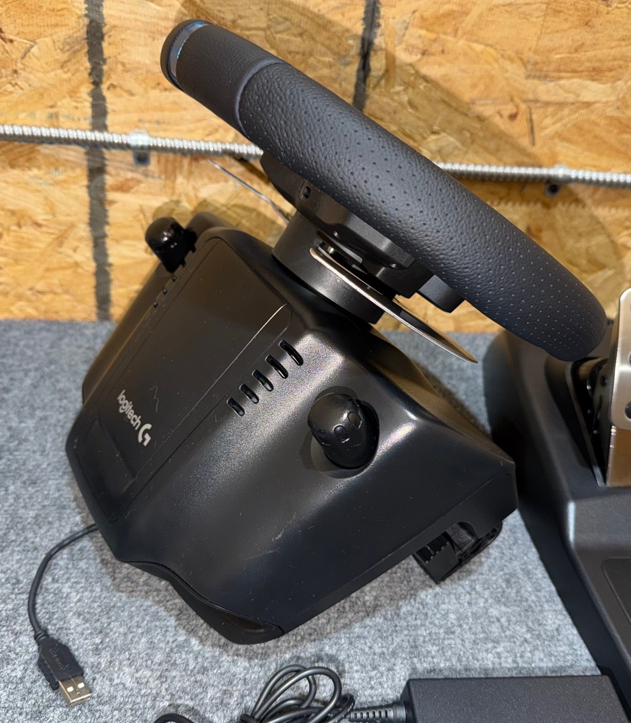 Logitech G29 Driving Force Racing Wheel and Floor Pedals
