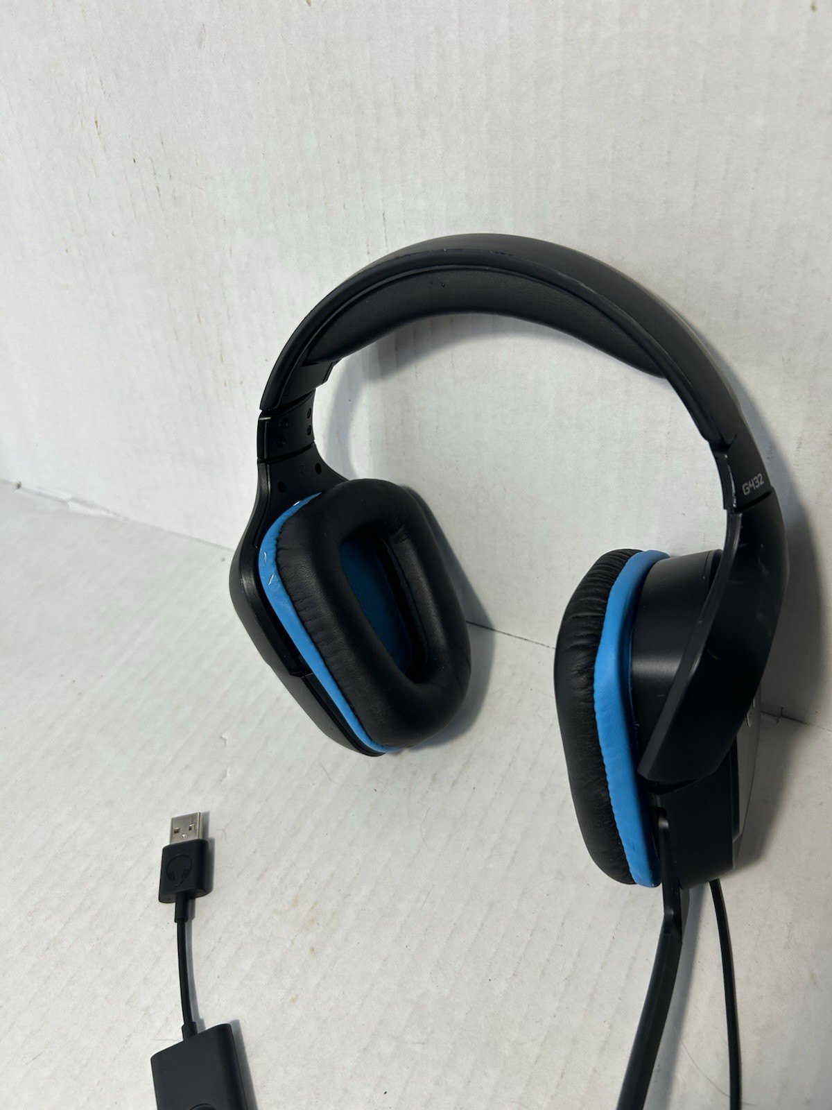 Logitech G432 USB Wired Gaming Headset Over-Ear Headband Boom Mic Black/Blue