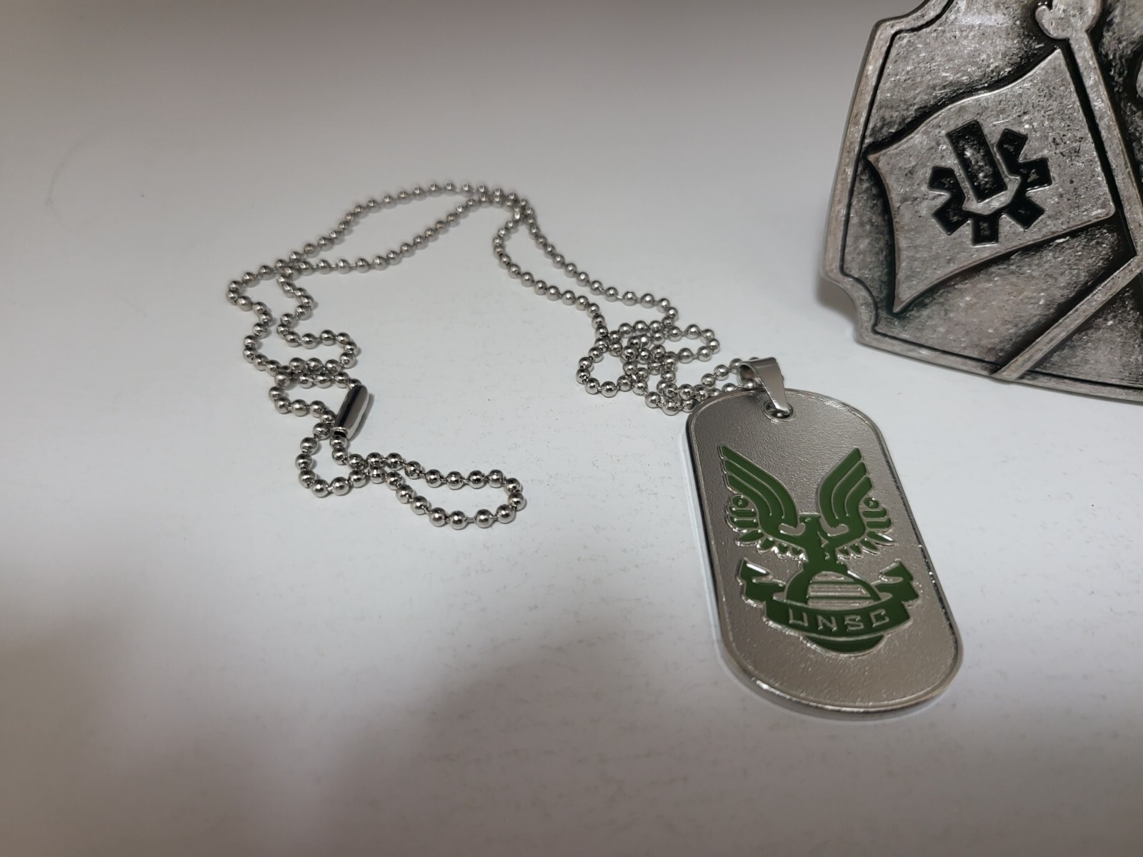 2 HALO INFINITE DOG TAG + 3 HALO METAL BELT BUCKLES SPARTAN/CTF/2 SWORDS SHIELD