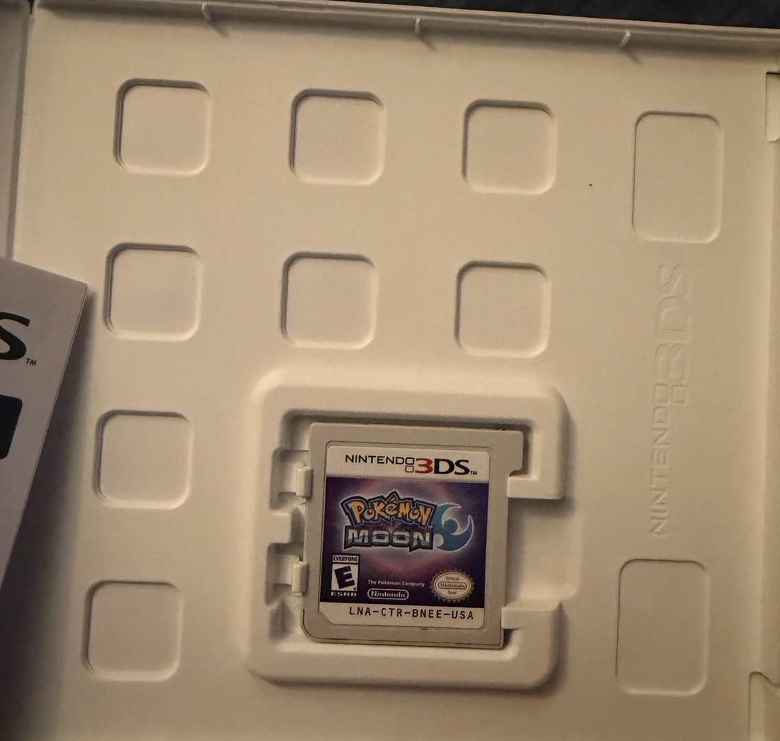 Pokémon Moon For Nintendo 3DS! In Case with Book!