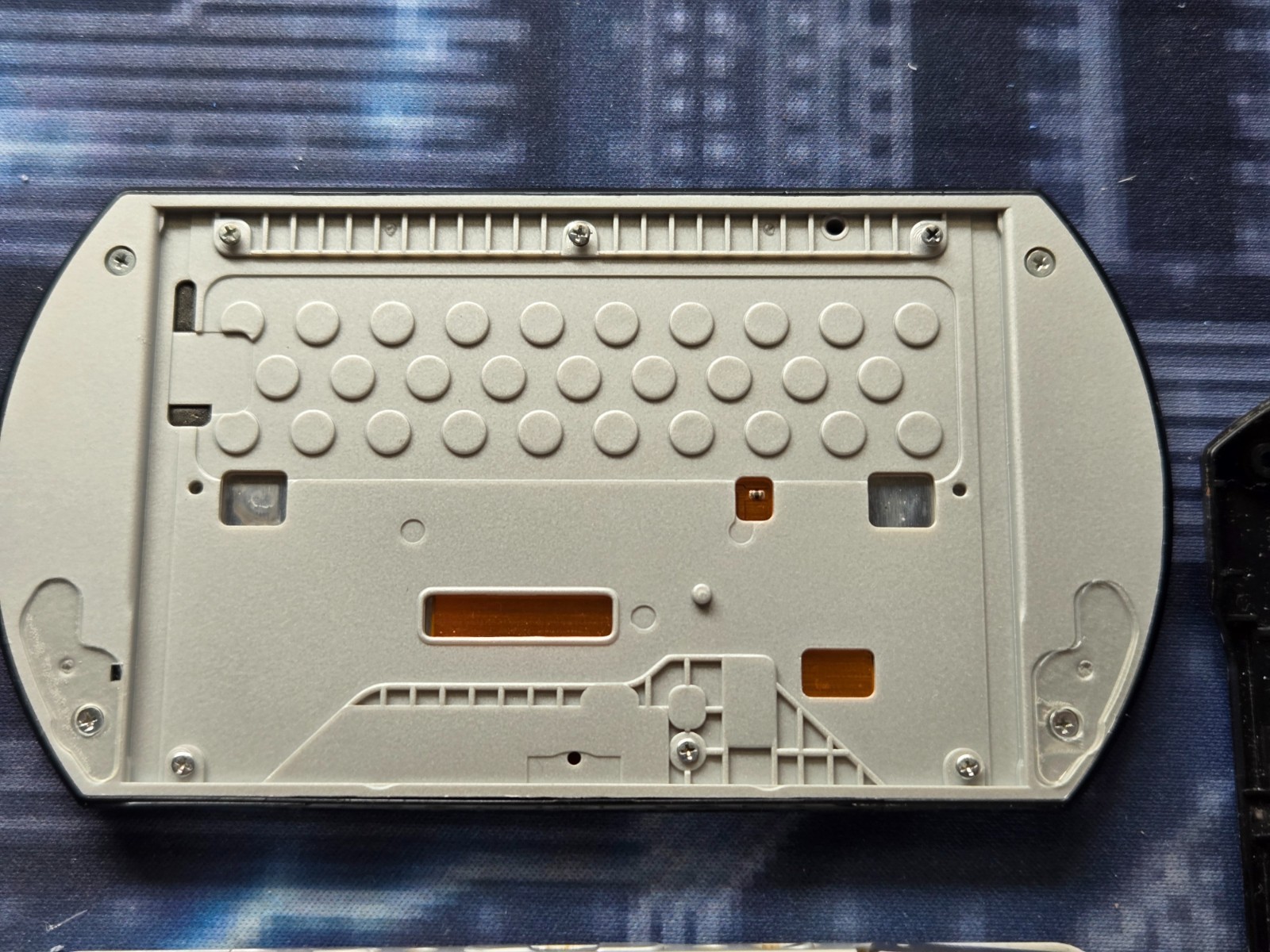 Sony PSP Go Genuine Original Shell, Screws, and Screen for Parts (#2)