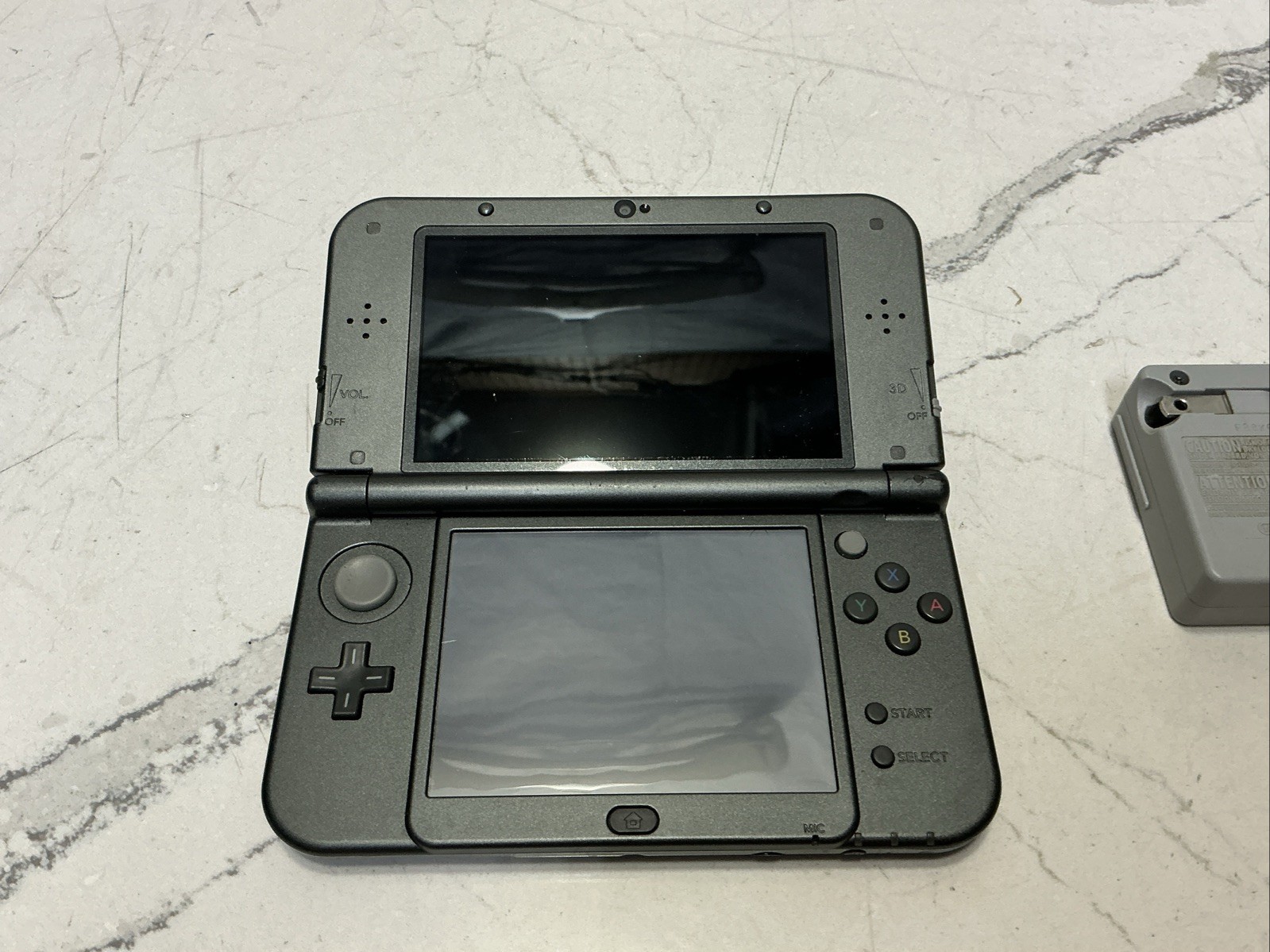 Nintendo 3DS New XL Handheld System Black/Grey w/ charger & stylus red-001