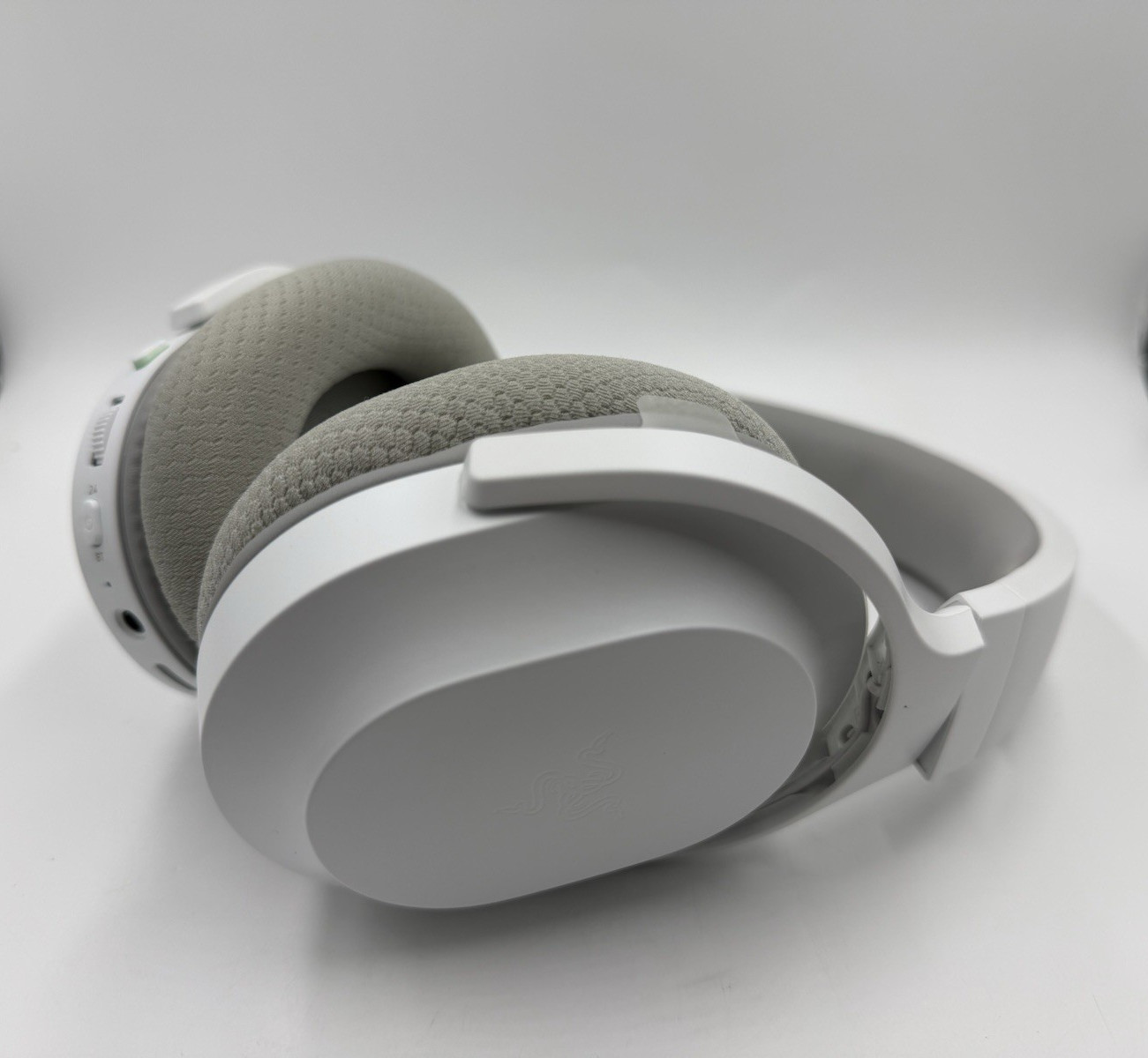 *New*Razer Barracuda X Wireless Bluetooth Headphones Mercury Edition RZ04-0443