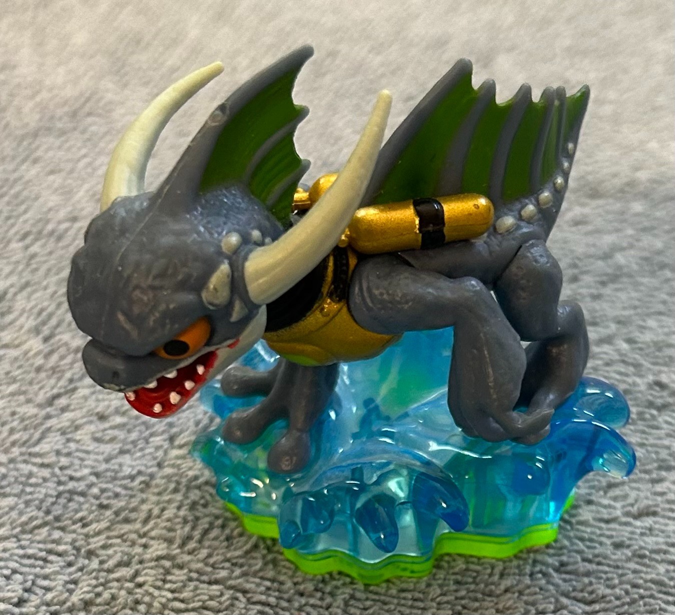 14 Skylanders figures (12 Giants, 2 Spyros) – Crusher, Swarm, Flashwing – tested