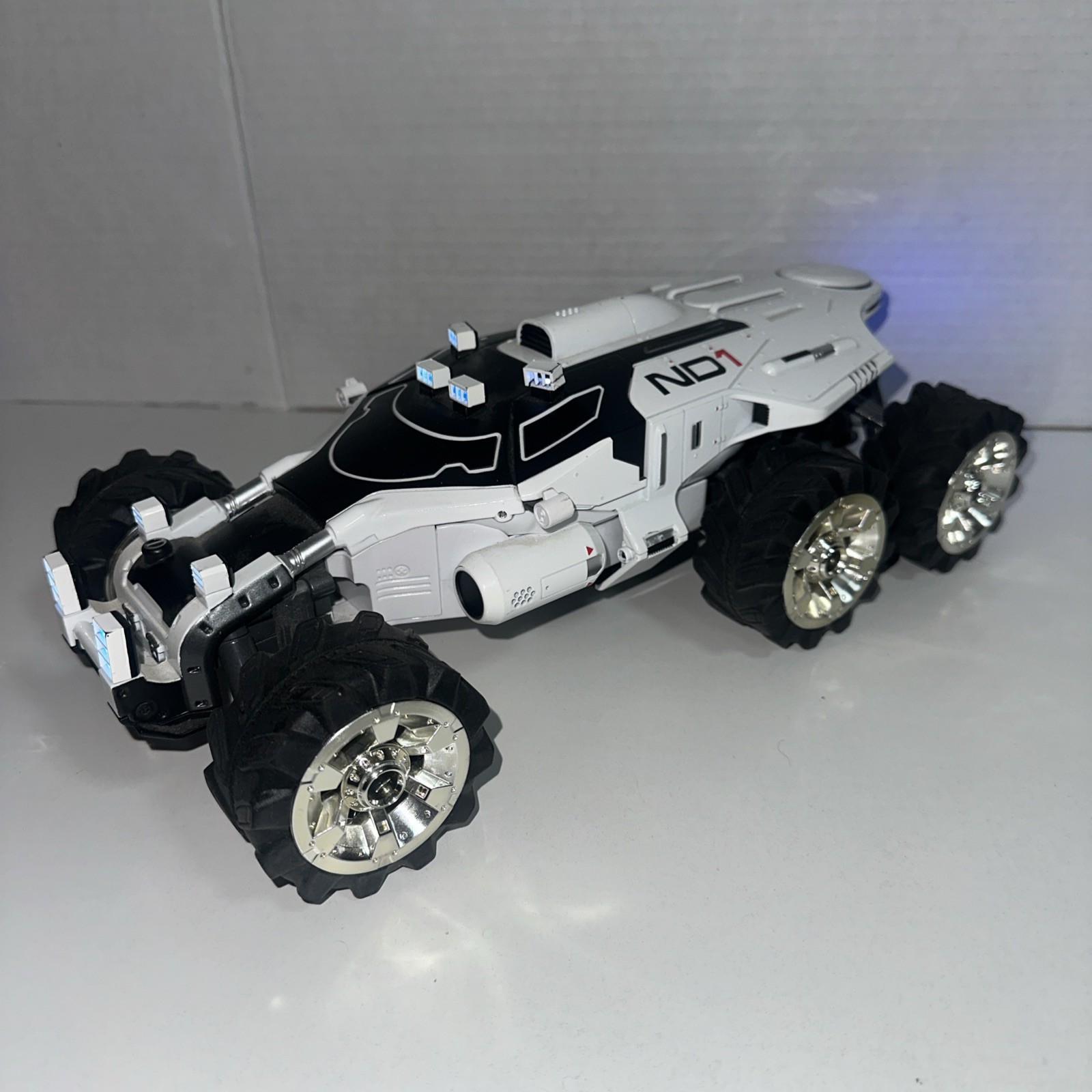 Mass Effect Andromeda Nomad ND1 Collector’s Edition Die Cast Replica Loose