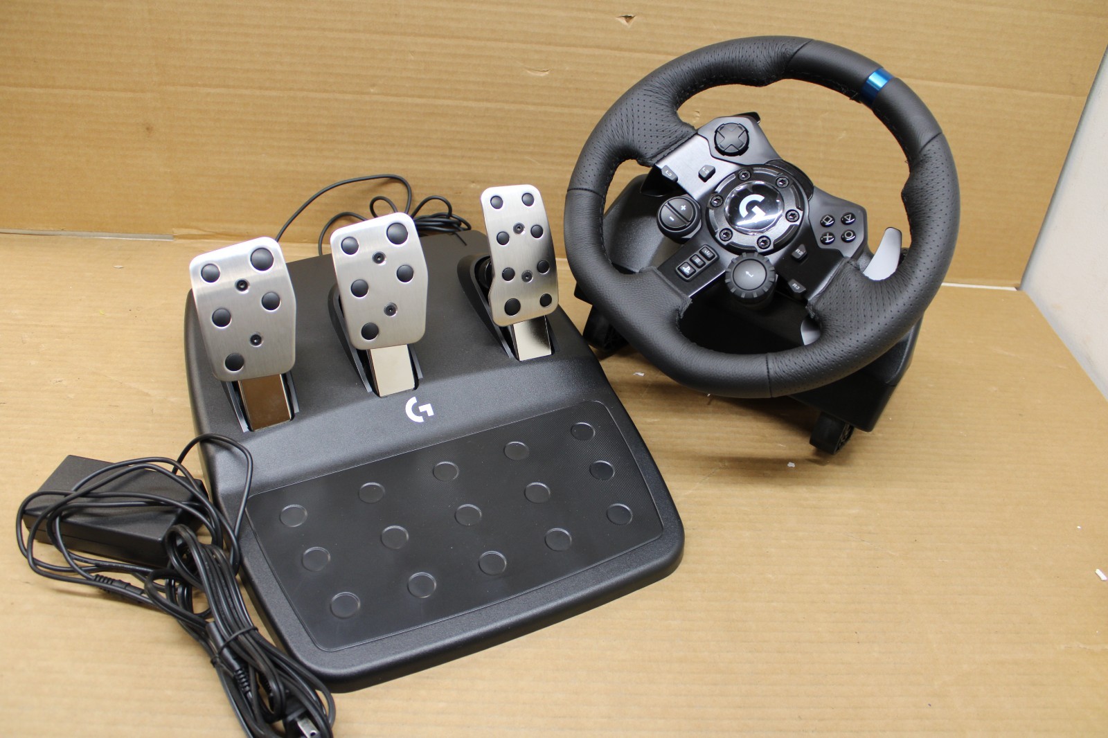 Logitech G923 Racing Wheel and Pedals Set for PC, PS4, PS5