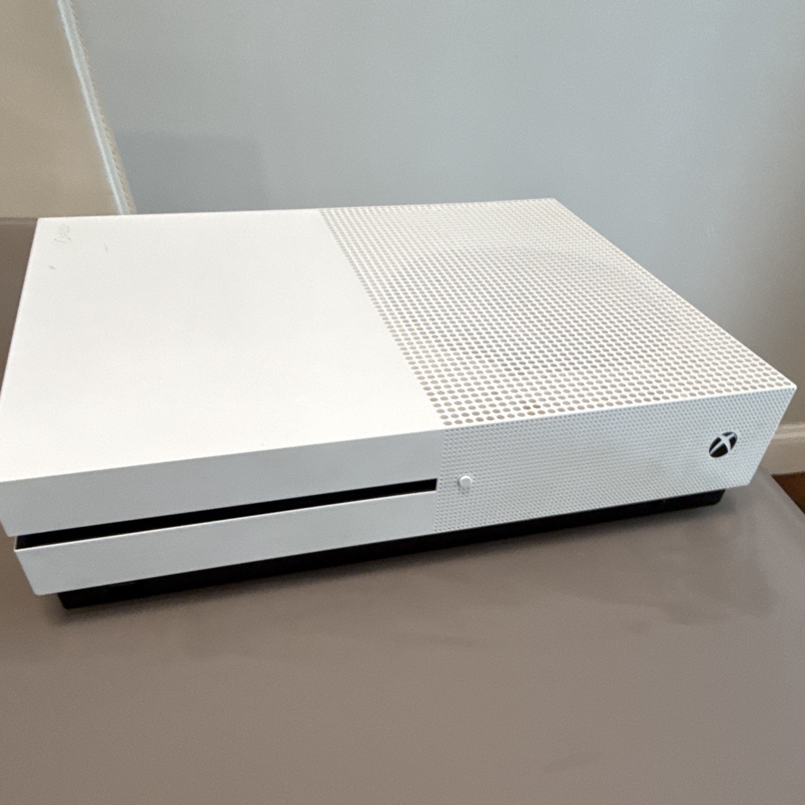 Microsoft Xbox One S 1TB White Console, 4K UHD, Blu-Ray Compatible
