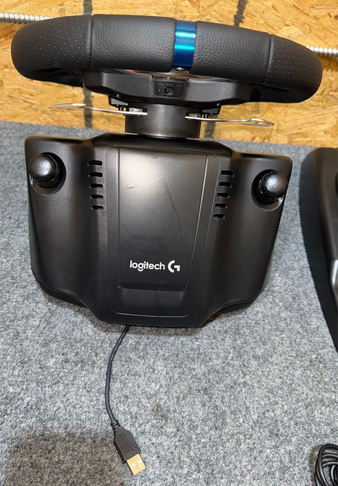 Logitech G29 Driving Force Racing Wheel and Floor Pedals