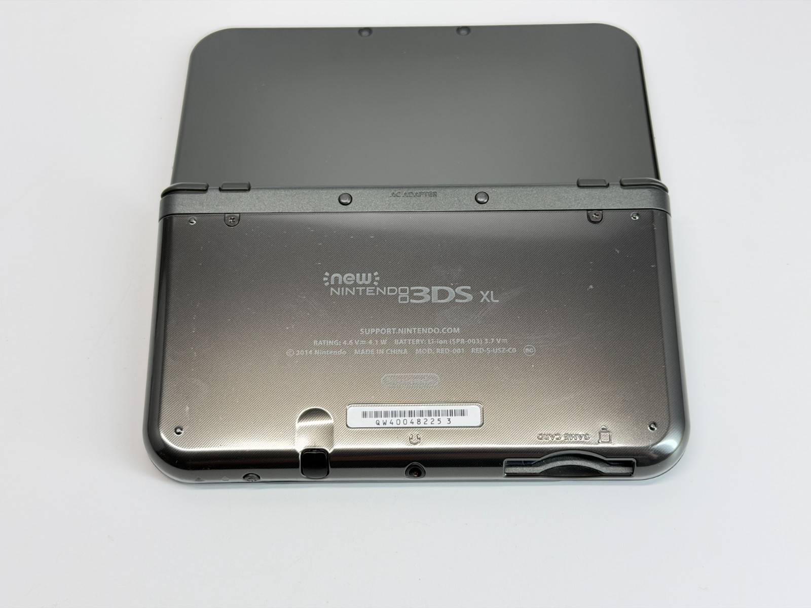 Nintendo New 3DS XL Metallic Black Handheld System *Screen has Yellow Line*