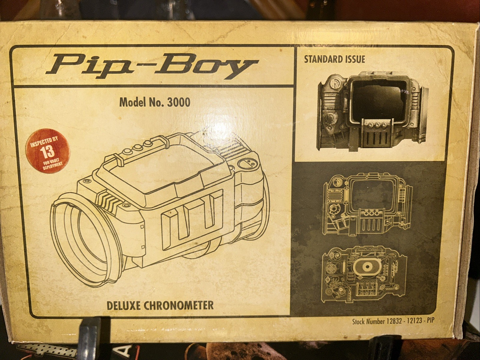 Bethesda FALLOUT 3 – Survival Edition Pip-Boy 3000 Digital Clock + Stand + Box